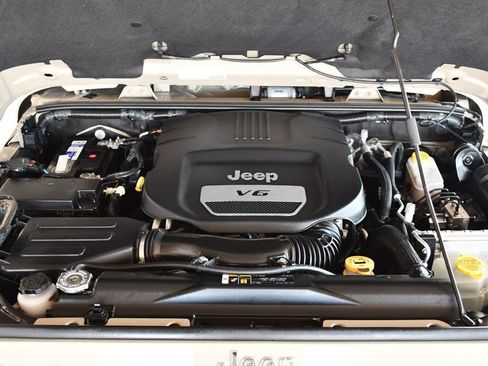 Used 2018 Jeep Wrangler Unlimited Rubicon w/ Connectivity Group AWD/4WD image 65