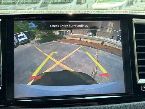 Used 2024 Chrysler Pacifica Touring-L FWD image 39
