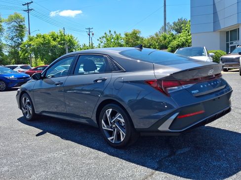 Certified 2025 Hyundai Elantra Sport FWD image 4
