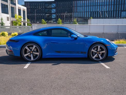 Certified 2025 Porsche 911 Carrera RWD image 8