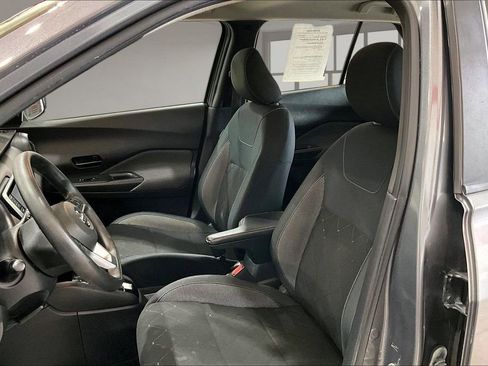 Used 2020 Nissan Kicks S image 22
