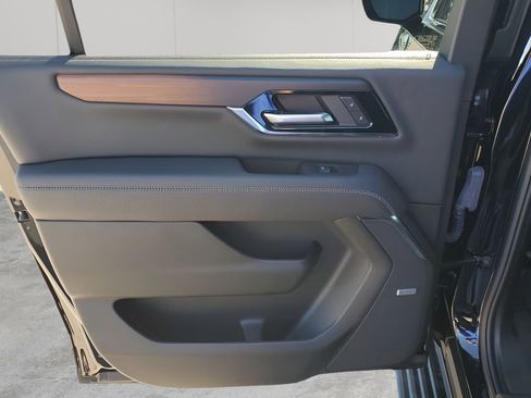 New 2026 GMC Yukon XL Denali w/ Denali Reserve Package image 17