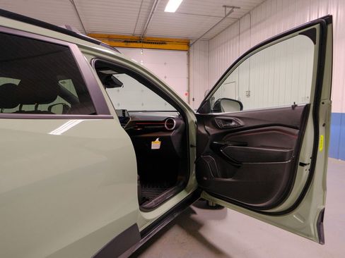 Used 2024 Chevrolet Trax RS w/ Sunroof Package image 15