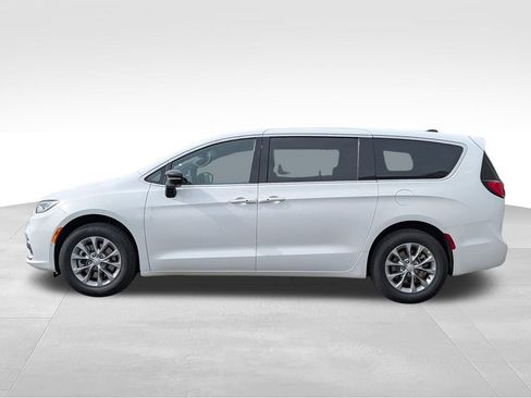 New 2026 Chrysler Pacifica Select AWD/4WD image 3