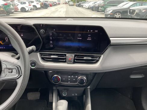 Used 2025 Chevrolet TrailBlazer LT AWD/4WD image 10