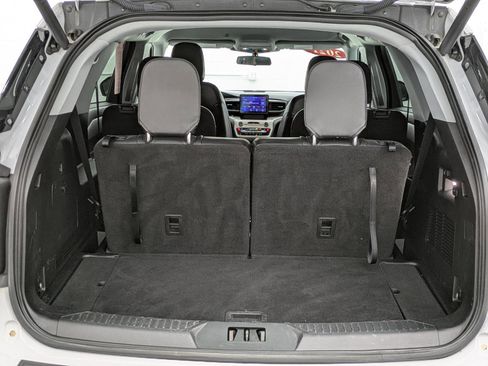 Used 2021 Ford Explorer XLT w/ Equipment Group 202A image 13