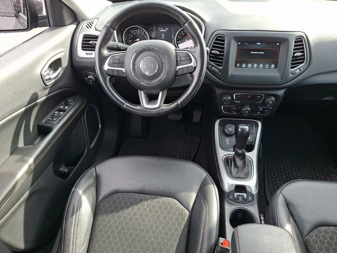 Used 2020 Jeep Compass Latitude w/ Cold Weather Group AWD/4WD image 11