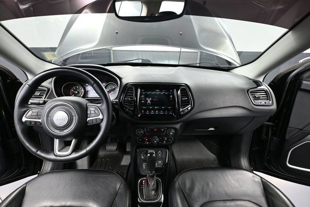 Used 2017 Jeep Compass Limited w/ Navigation Group AWD/4WD image 18