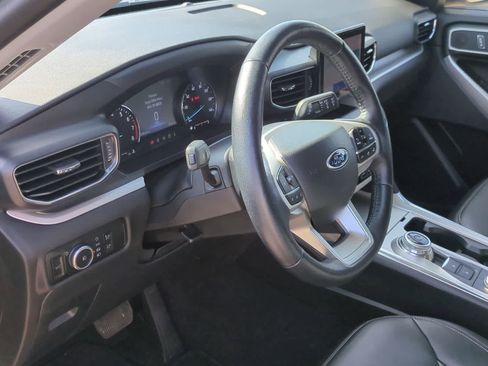 Used 2023 Ford Explorer XLT w/ Equipment Group 202A AWD/4WD image 10