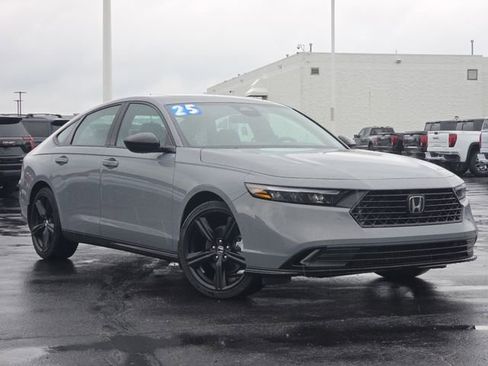 Used 2025 Honda Accord Sport image 2