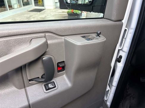 Used 2023 GMC Savana 2500 w/ Driver Convenience Package image 8