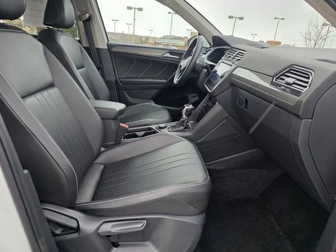 Used 2024 Volkswagen Tiguan SE image 31