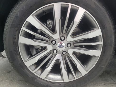 Used 2017 Ford Explorer Platinum image 31