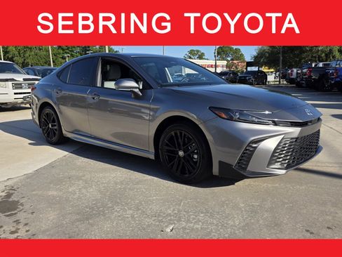 Used 2025 Toyota Camry SE w/ Convenience Package image 1