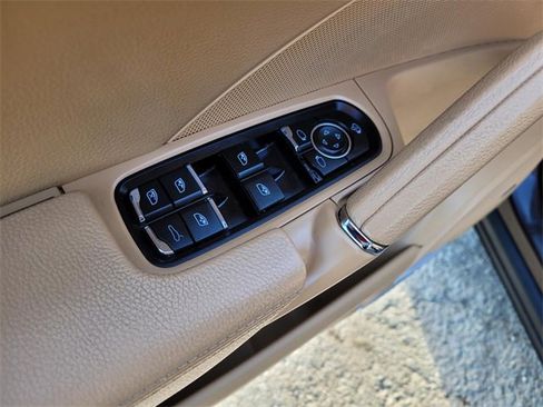 Used 2017 Porsche Cayenne Platinum Edition image 18