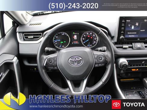 Used 2021 Toyota RAV4 XLE Premium image 19