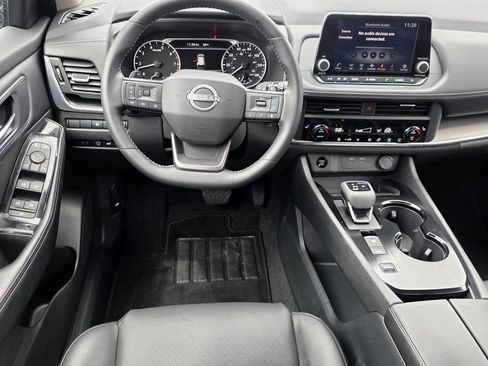 Used 2025 Nissan Rogue SV w/ SV Premium Package FWD image 12