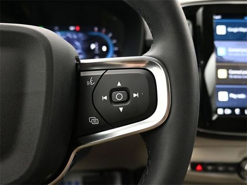 Used 2024 Volvo XC40 B5 Plus w/ Climate Package image 24