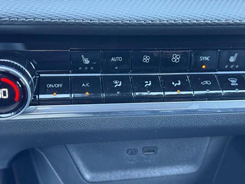 New 2026 Chevrolet Equinox LT w/ Convenience Package II image 33