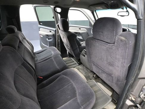 Used 2002 Chevrolet Suburban LS image 36