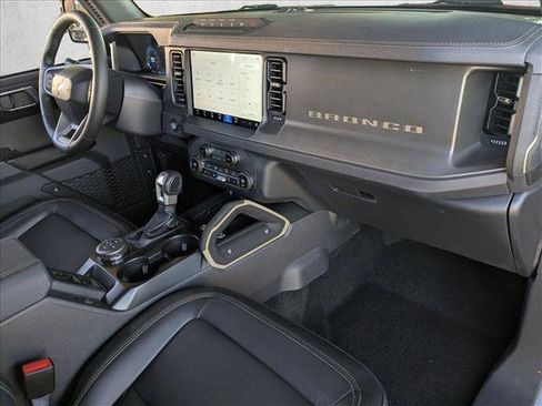 Used 2025 Ford Bronco Badlands image 23
