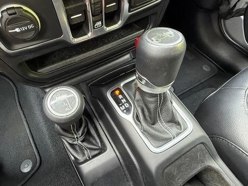 Used 2018 Jeep Wrangler Unlimited Sahara AWD/4WD image 23
