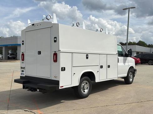 New 2026 Chevrolet Express 3500 w/ Power Convenience Package image 5