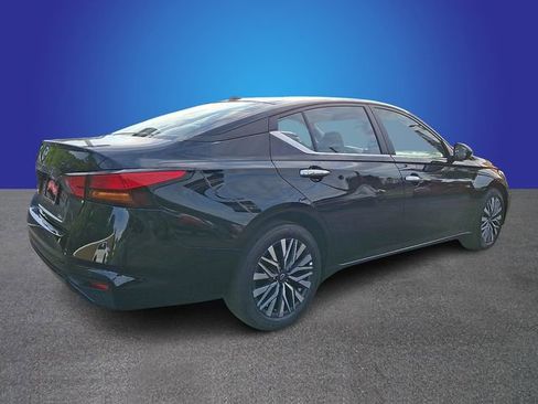 Used 2025 Nissan Altima 2.5 SV image 4