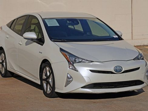 Used 2017 Toyota Prius Three Touring w/ Carpet Mat Package FWD image 45