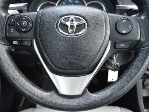Used 2015 Toyota Corolla LE FWD image 19