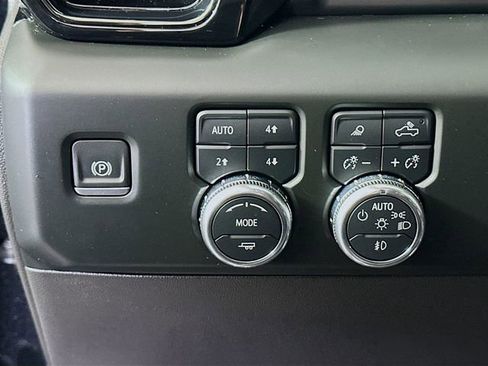 Used 2024 GMC Sierra 1500 AT4 w/ Technology Package image 11