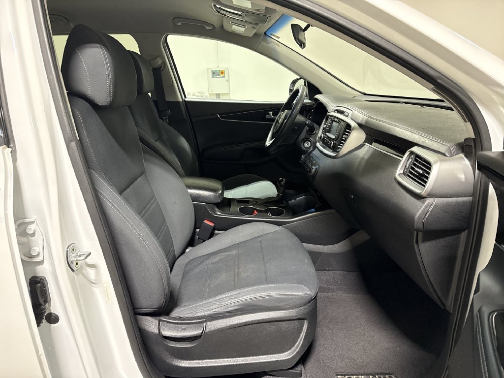 Used 2017 Kia Sorento AWD image 21