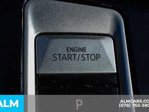 Used 2025 Volkswagen Atlas SE image 31