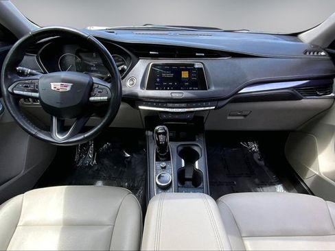 Used 2023 Cadillac XT4 Luxury w/ Cold Weather Package AWD/4WD image 15