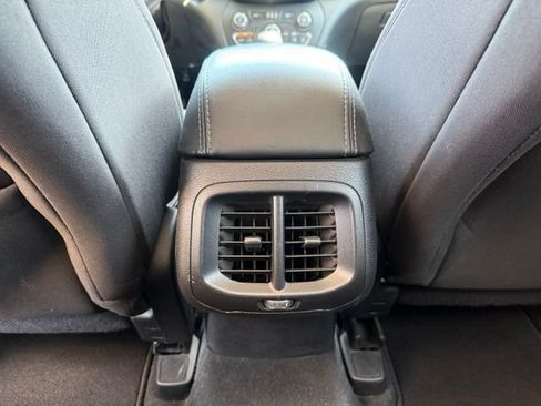 Used 2021 Jeep Cherokee Latitude AWD/4WD image 41