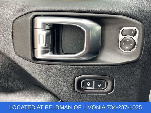 Used 2018 Jeep Wrangler Unlimited Sahara image 22