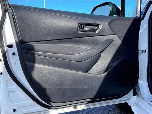 Used 2025 Toyota Corolla LE image 9