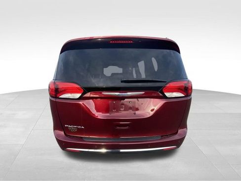 Used 2017 Chrysler Pacifica Touring-L Plus w/ Tire & Wheel Group image 8