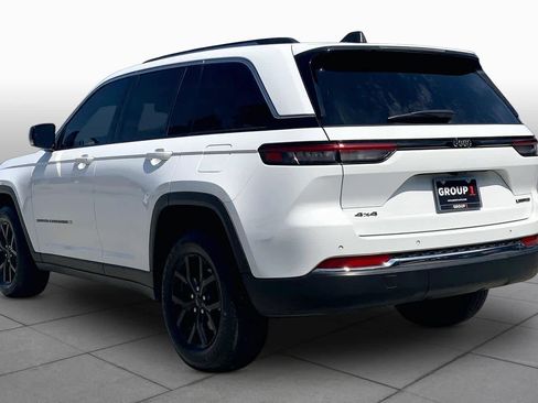 Used 2023 Jeep Grand Cherokee Limited AWD/4WD image 12