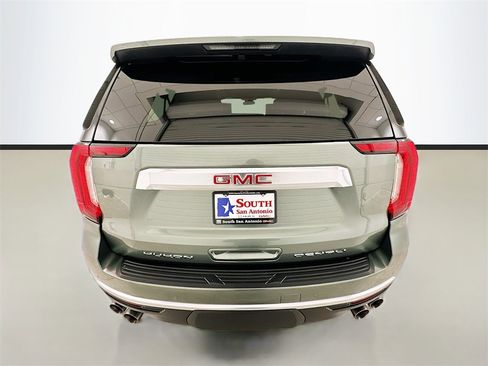 Used 2023 GMC Yukon XL Denali image 6