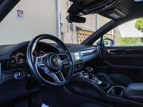 Used 2022 Porsche Cayenne Coupe image 15
