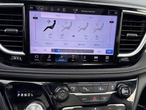 Used 2022 Chrysler Pacifica Limited w/ S Appearance Package image 13