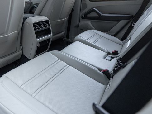 Certified 2022 Porsche Cayenne Coupe image 24