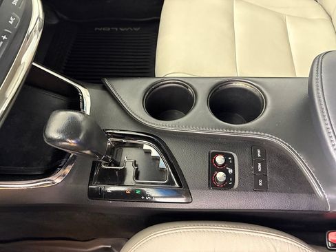 Used 2018 Toyota Avalon XLE w/ All Weather Liner Package FWD image 35