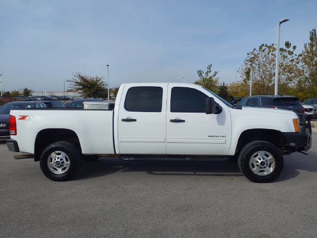 Used 2012 GMC Sierra 2500 SLE w/ SLE Preferred Package AWD/4WD image 4