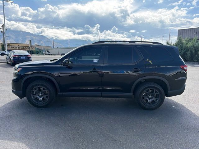 Used 2024 Honda Pilot TrailSport image 5