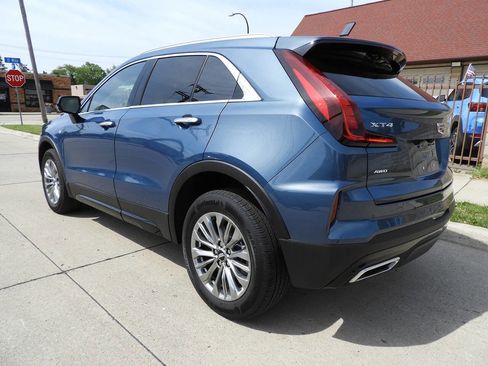 Used 2025 Cadillac XT4 Premium Luxury w/ Cold Weather Package AWD/4WD image 8
