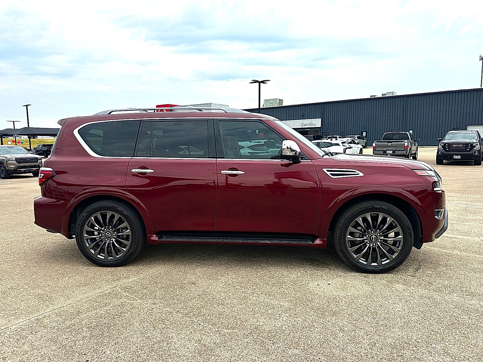 Used 2023 Nissan Armada Platinum w/ Captain's Chairs Package RWD image 9
