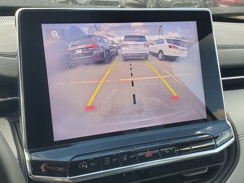 Used 2022 Jeep Compass Limited image 23