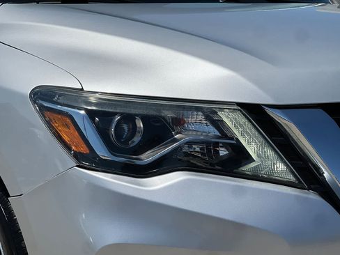 Used 2020 Nissan Pathfinder SL FWD image 36